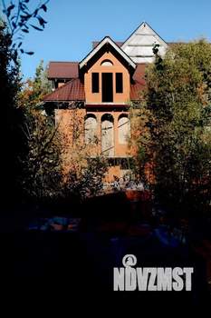 Дом 980м&sup2;, 4-этажный, участок 12 сот.  