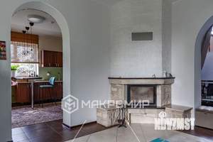 Дом 180м², 2-этажный, участок 10 сот.  