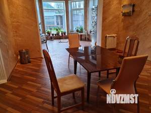 Дом 446м², 3-этажный, участок 12 сот.  