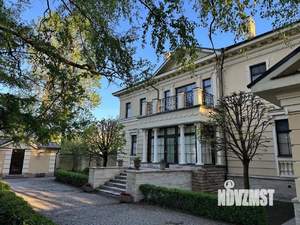 Дом 800м&sup2;, 2-этажный, участок 20 сот.  