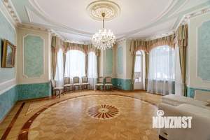 Коттедж 700м², 3-этажный, участок 21 сот.  
