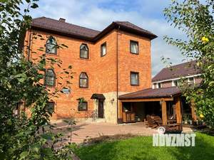 Дом 540м&sup2;, 3-этажный, участок 11 сот.  