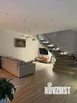 Таунхаус 180м&sup2;, 3-этажный, участок 40 сот.  