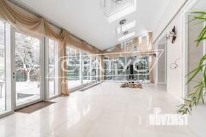 Дом 700м², 3-этажный, участок 26 сот.  