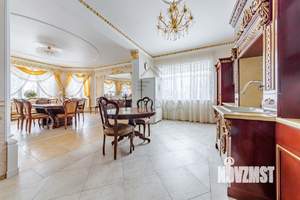 Дом 318м&sup2;, 3-этажный, участок 12 сот.  