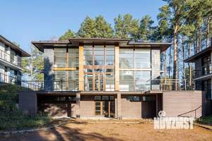 Дом 3060м², 3-этажный, участок 132 сот.  