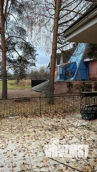 Дом 3000м&sup2;, 2-этажный, участок 100 сот.  