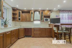 Дом 375м², 4-этажный, участок 23 сот.  