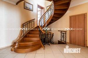 Дом 500м², 3-этажный, участок 25 сот.  