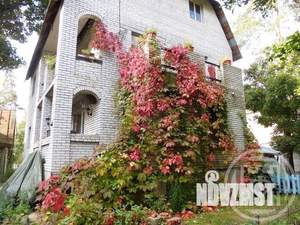 Дом 260м², 3-этажный, участок 14 сот.  