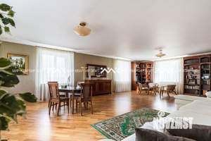 Дом 500м², 3-этажный, участок 25 сот.  