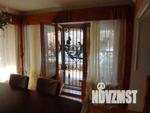 Дом 253м², 3-этажный, участок 10 сот.  