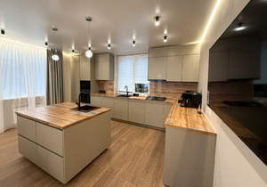 Дом 235м&sup2;, 2-этажный, участок 9 сот.  