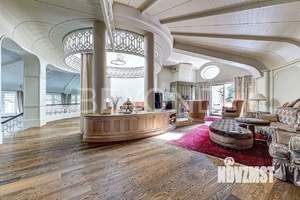 Дом 677м&sup2;, 2-этажный, участок 50 сот.  