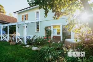 Дом 342м², 3-этажный, участок 6 сот.  