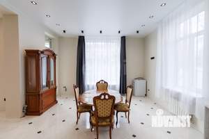 Дом 426м², 3-этажный, участок 10 сот.  