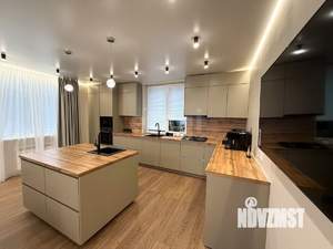 Дом 235м&sup2;, 2-этажный, участок 9 сот.  