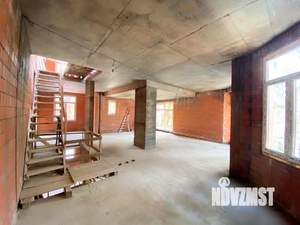 Дом 351м², 3-этажный, участок 2 сот.  