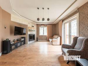 Коттедж 240м&sup2;, 2-этажный, участок 15 сот.  