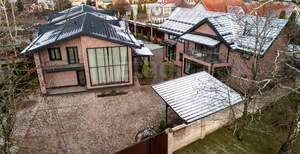 Дом 456м&sup2;, 2-этажный, участок 7 сот.  