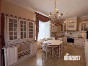 Дом 274м², 3-этажный, участок 12 сот.  