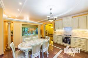 Коттедж 380м², 3-этажный, участок 18 сот.  