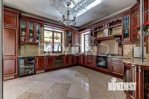 Дом 557м&sup2;, 3-этажный, участок 36 сот.  