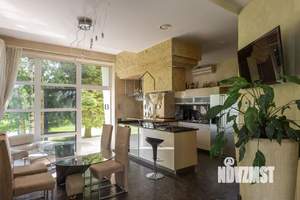 Коттедж 540м², 3-этажный, участок 30 сот.  