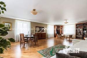 Дом 500м², 3-этажный, участок 25 сот.  