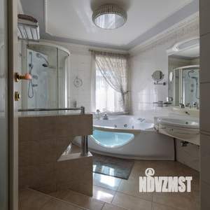 Дом 570м&sup2;, 2-этажный, участок 32 сот.  