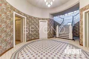 Дом 677м&sup2;, 2-этажный, участок 50 сот.  