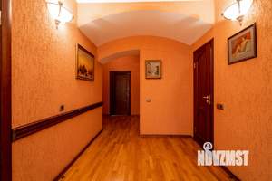 Таунхаус 295м², 3-этажный, участок 2 сот.  