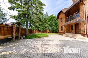 Дом 285м², 3-этажный, участок 12 сот.  