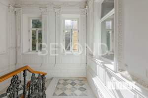 Дом 1187м², 3-этажный, участок 1 сот.  