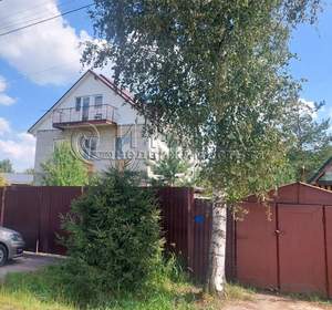 Дом 195м², 3-этажный, участок 15 сот.  