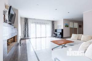 Коттедж 471м², 2-этажный, участок 15 сот.  