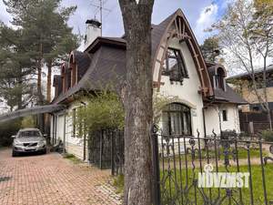 Дом 270м², 2-этажный, участок 15 сот.  