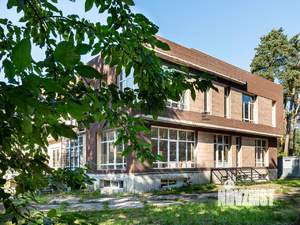 Коттедж 1016м², 3-этажный, участок 30 сот.  