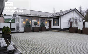 Дом 321м&sup2;, 2-этажный, участок 9 сот.  