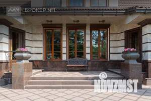 Дом 557м², 3-этажный, участок 36 сот.  