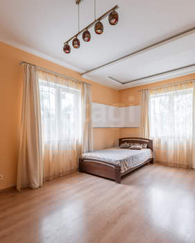 Дом 225м², 2-этажный, участок 15 сот.  
