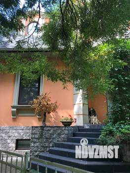 Дом 350м², 3-этажный, участок 11 сот.  