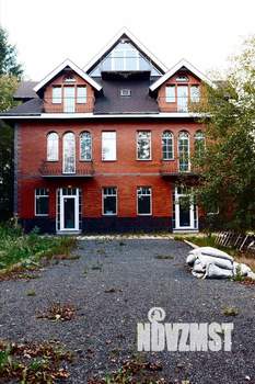 Дом 809м&sup2;, 3-этажный, участок 12 сот.  