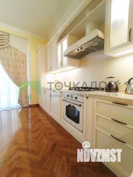 Дом 557м², 3-этажный, участок 18 сот.  