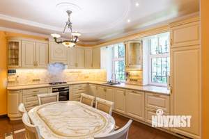 Коттедж 380м², 3-этажный, участок 18 сот.  