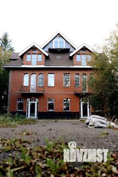 Дом 809м&sup2;, 3-этажный, участок 12 сот.  