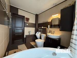 Дом 260м², 3-этажный, участок 13 сот.  