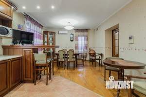 Дом 375м², 4-этажный, участок 23 сот.  