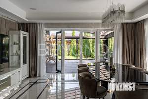 Дом 595м², 3-этажный, участок 12 сот.  