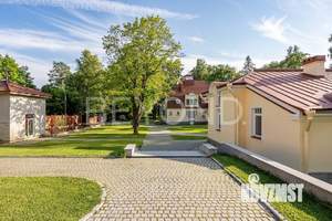 Дом 800м&sup2;, 3-этажный, участок 115 сот.  